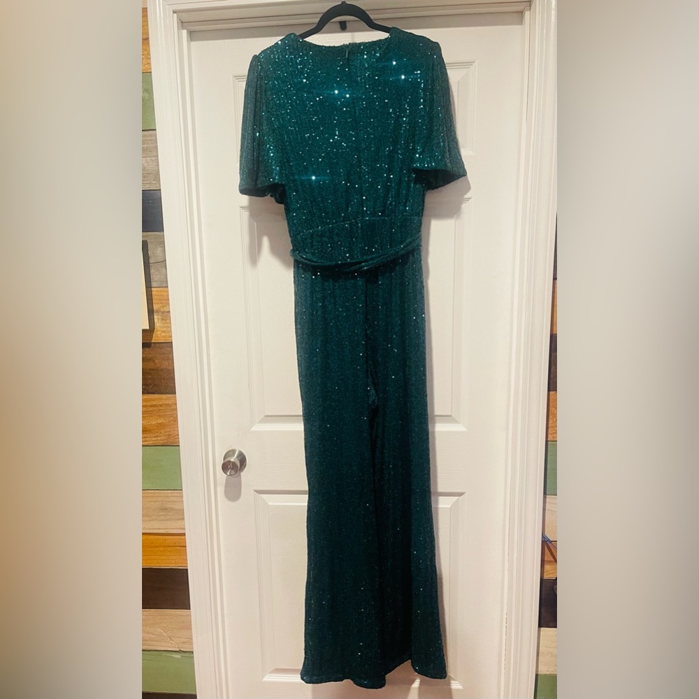 Beautiful Emerald Green Sequence Jumpsuit. - image 2